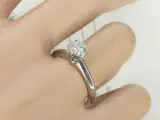 Tiffany & Co - Platina "The Tiffany setting" ring met een briljant geslepen Tiffany & Co diamant – foto 2 – kavel bij Onlineveilingmeester