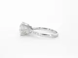 Gouden diamanten solitair ring met een grote diamant van 3.00 carat en kleine diamanten – foto 5 – kavel bij Onlineveilingmeester