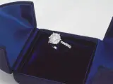 Gouden diamanten solitair ring met een grote diamant van 3.00 carat en kleine diamanten – foto 9 – kavel bij Onlineveilingmeester