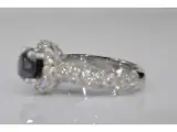 Witgouden entourage ring met grote diamanten en een zwarte diamant – foto 6 – kavel bij Onlineveilingmeester