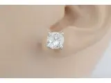 Witgouden oorbellen met twee solitaire diamanten van 2.00 carat totaal – foto 2 – kavel bij Onlineveilingmeester