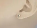 Gouden solitair oorbellen met diamanten – foto 2 – kavel bij Onlineveilingmeester