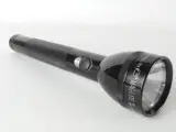 Mag-Lite zaklamp lang model zwart – foto 9 – kavel bij De Kringwinkel, Heverlee