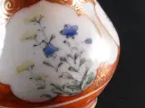 Set van 2 Oosterse porseleinen vaasjes - Japanse stijl – foto 14 – kavel bij De Kringwinkel, Heverlee
