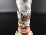 Set van 2 Oosterse porseleinen vaasjes - Japanse stijl – foto 6 – kavel bij De Kringwinkel, Heverlee