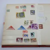 Diverse postzegels en biljetten in map – foto 17 – kavel bij Domeinen Roerende Zaken, Groningen