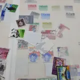 Diverse postzegels en biljetten in map – foto 6 – kavel bij Domeinen Roerende Zaken, Groningen