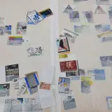 Diverse postzegels en biljetten in map – foto 9 – kavel bij Domeinen Roerende Zaken, Groningen