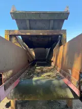 Industriële voorraad-/doseerbunker met transportband, geel/bruin/grijs – foto 2 – kavel bij Onlineveilingmeester, Hoogeveen