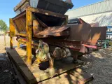 Industriële voorraad-/doseerbunker met transportband, geel/bruin/grijs – foto 5 – kavel bij Onlineveilingmeester, Hoogeveen