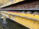 Industriële voorraad-/doseerbunker met transportband, geel/bruin/grijs – foto 7 – kavel bij Onlineveilingmeester, Hoogeveen