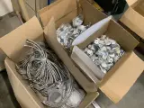 3x Doos met sanitair artikelen, zilver/geel – foto 5 – kavel bij Onlineveilingmeester, Zutphen