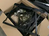 Dozen met metalen opvouwbare onderstellen, zwart – foto 3 – kavel bij Onlineveilingmeester, Zutphen