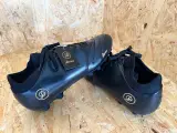 Voetbalschoenen - paar Dores – foto 4 – kavel bij Onlineveilingmeester
