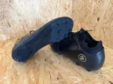 Voetbalschoenen - paar Dores – foto 2 – kavel bij Onlineveilingmeester