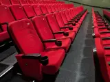 Volledige set bioscoopstoelen en loveseats – foto 13 – kavel bij Onlineveilingmeester, Hengelo