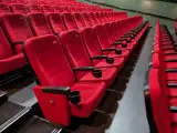 Volledige set bioscoopstoelen en loveseats – foto 9 – kavel bij Onlineveilingmeester, Hengelo