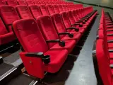 Volledige set bioscoopstoelen en loveseats – foto 10 – kavel bij Onlineveilingmeester, Hengelo