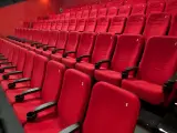 Volledige set bioscoopstoelen en loveseats – foto 11 – kavel bij Onlineveilingmeester, Hengelo