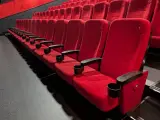 Volledige set bioscoopstoelen en loveseats – foto 3 – kavel bij Onlineveilingmeester, Hengelo