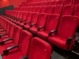 Volledige set bioscoopstoelen en loveseats – foto 9 – kavel bij Onlineveilingmeester, Hengelo