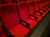 14-zits bioscoopstoelenrij – foto 9 – kavel bij Onlineveilingmeester, Hengelo