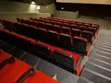 Volledige set bioscoopstoelen en loveseats – foto 19 – kavel bij Onlineveilingmeester, Hengelo