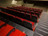 Volledige set bioscoopstoelen en loveseats – foto 20 – kavel bij Onlineveilingmeester, Hengelo