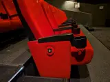 Volledige set bioscoopstoelen en loveseats – foto 8 – kavel bij Onlineveilingmeester, Hengelo