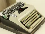 Vintage Olympia SM4 typmachine – foto 7 – kavel bij De Kringwinkel, Antwerpen