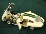 Collectie van 17 Modelauto's – Mercedes-Benz, Jaguar, Corvette, Klassieke Oldtimers & Cabriolets – foto 6 – kavel bij De Kringwinkel, Antwerpen