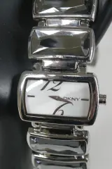 DKNY analoog dameshorloge – foto 4 – kavel bij De Kringwinkel, Brecht