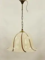 Vintage crémékleurige hanglamp in klokvorm met bruin-bronskleurige lijnen – kavel bij De Kringwinkel, Antwerpen