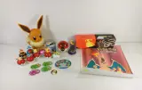 Pokémon verzameling met Scrabble, Pikachu, Eevee en merchandise – foto 7 – kavel bij De Kringwinkel, Turnhout