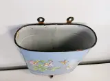 Blauw metalen vintage waterreservoir met bloemenmotief – foto 3 – kavel bij De Kringwinkel, Turnhout