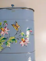 Blauw metalen vintage waterreservoir met bloemenmotief – foto 6 – kavel bij De Kringwinkel, Turnhout