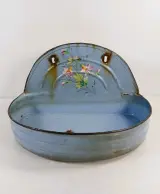 Blauw metalen vintage waterreservoir met bloemenmotief – foto 7 – kavel bij De Kringwinkel, Turnhout