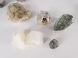 Set diverse mineralen en kristallen – foto 4 – kavel bij De Kringwinkel, Heverlee