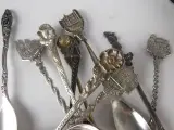 Verzameling souvenirlepels diverse steden en thema's(313 stuks) – foto 6 – kavel bij De Kringwinkel, Heverlee