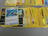 180 Pokémon kaarten in blik – foto 4 – kavel bij De Kringwinkel, Diest
