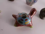 Set van 10 Cloisonné miniatuur vazen en beeldjes – foto 4 – kavel bij De Kringwinkel, Heverlee