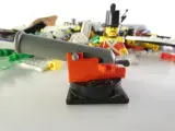 Losse LEGO onderdelen en minifiguren met piraten en soldaten – foto 2 – kavel bij De Kringwinkel, Heverlee