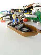 Losse LEGO onderdelen en minifiguren met piraten en soldaten – foto 3 – kavel bij De Kringwinkel, Heverlee
