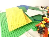 Losse LEGO onderdelen en minifiguren met piraten en soldaten – foto 5 – kavel bij De Kringwinkel, Heverlee