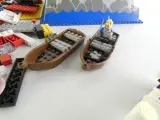 Losse LEGO onderdelen en minifiguren met piraten en soldaten – foto 7 – kavel bij De Kringwinkel, Heverlee