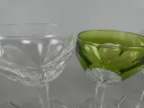 Set van 7 kristallen wijnglazen, 1 met groene kleur – foto 3 – kavel bij De Kringwinkel, Diest