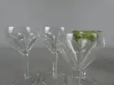 Set van 7 kristallen wijnglazen, 1 met groene kleur – foto 5 – kavel bij De Kringwinkel, Diest