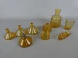 Set vintage oranje glazen parfumflesjes en potjes – kavel bij De Kringwinkel, Diest