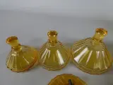 Set vintage oranje glazen parfumflesjes en potjes – foto 2 – kavel bij De Kringwinkel, Diest