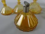 Set vintage oranje glazen parfumflesjes en potjes – foto 3 – kavel bij De Kringwinkel, Diest